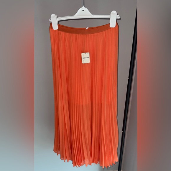 Free People ✨ Elegant Orange Pleated Skirt - Picture 4 of 6